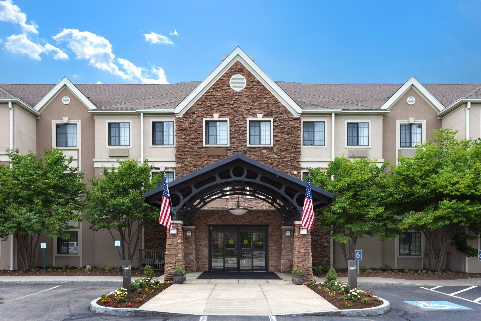 Vista Exterior Staybridge Suites Corning by IHG