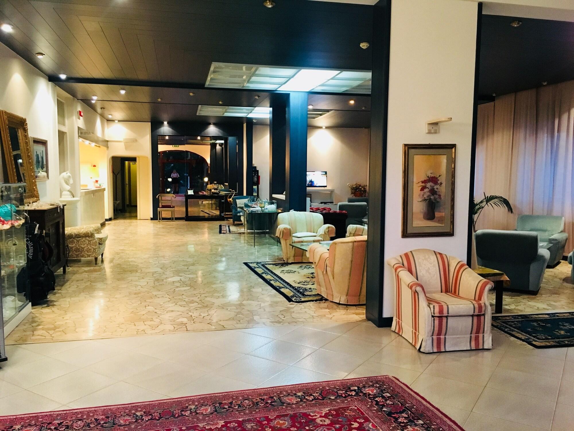 Vista Lobby Hotel Deanna Golf