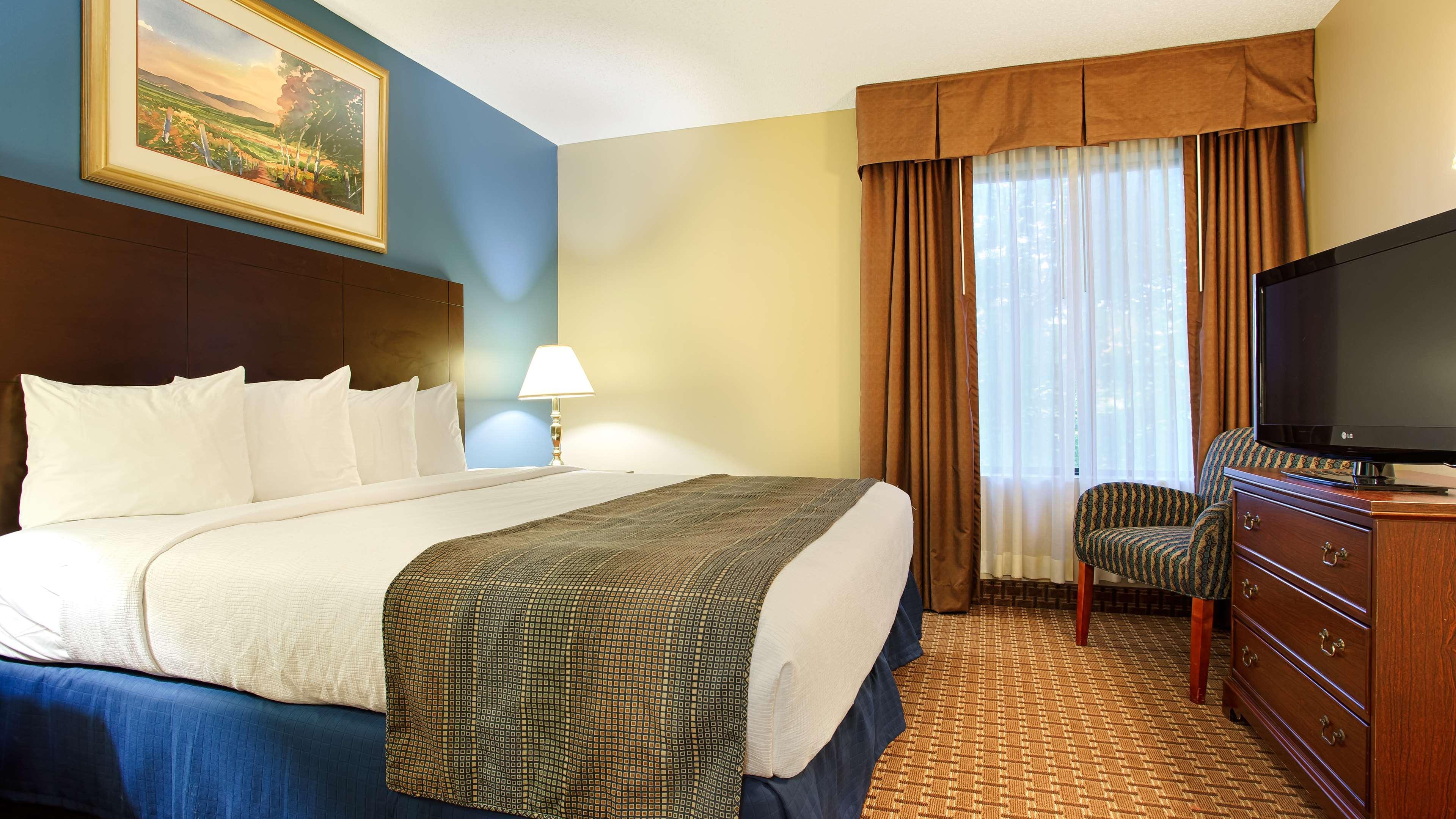 Vista Exterior Best Western Plus Cary Inn - NC State