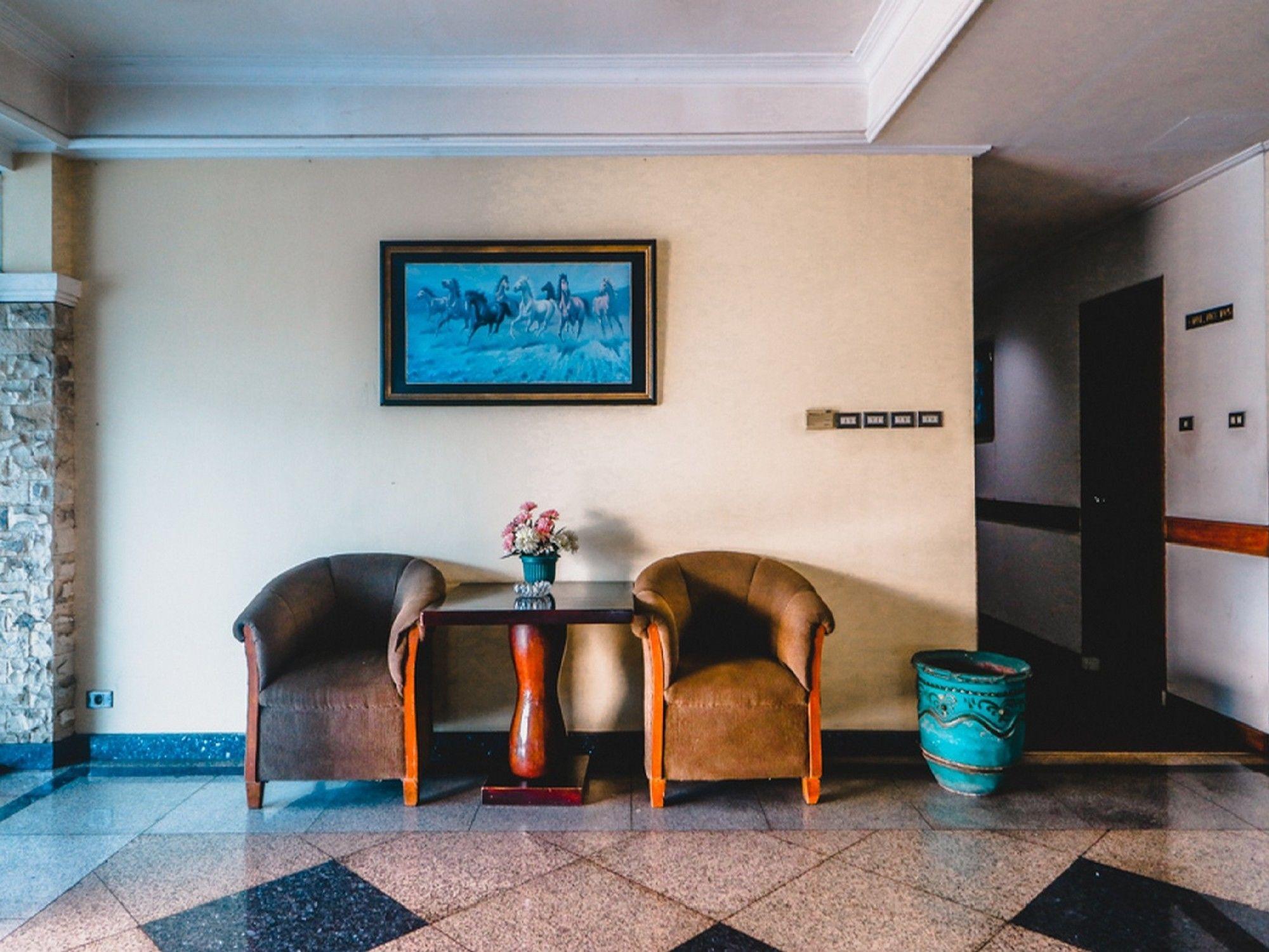 Vista Lobby RedDoorz Plus @ Hotel Permata Alam