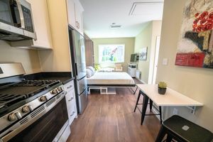 Alquiler Vacacional - Beautiful studio with private deck & parking