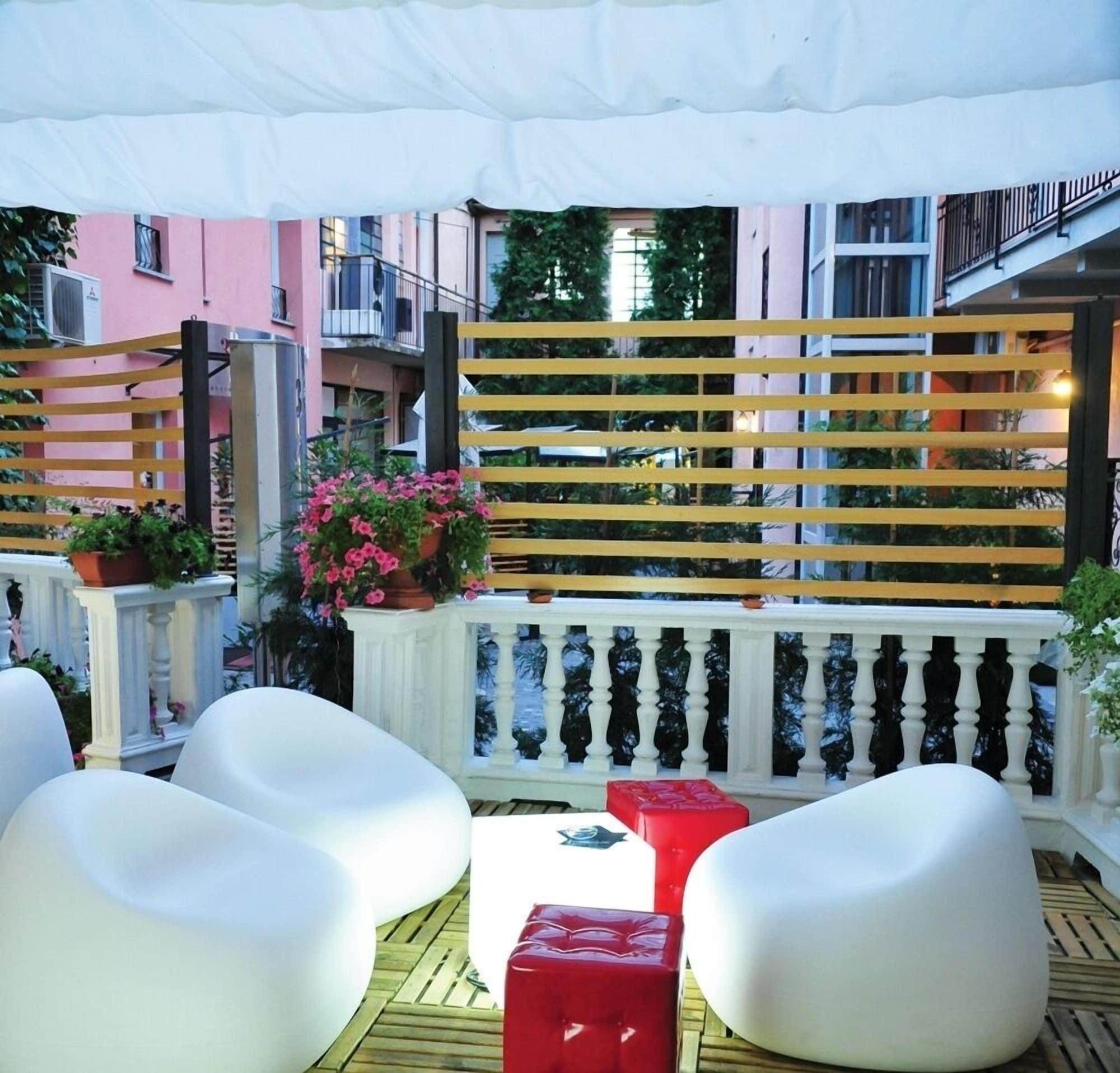 Bar/Salón Living Inn