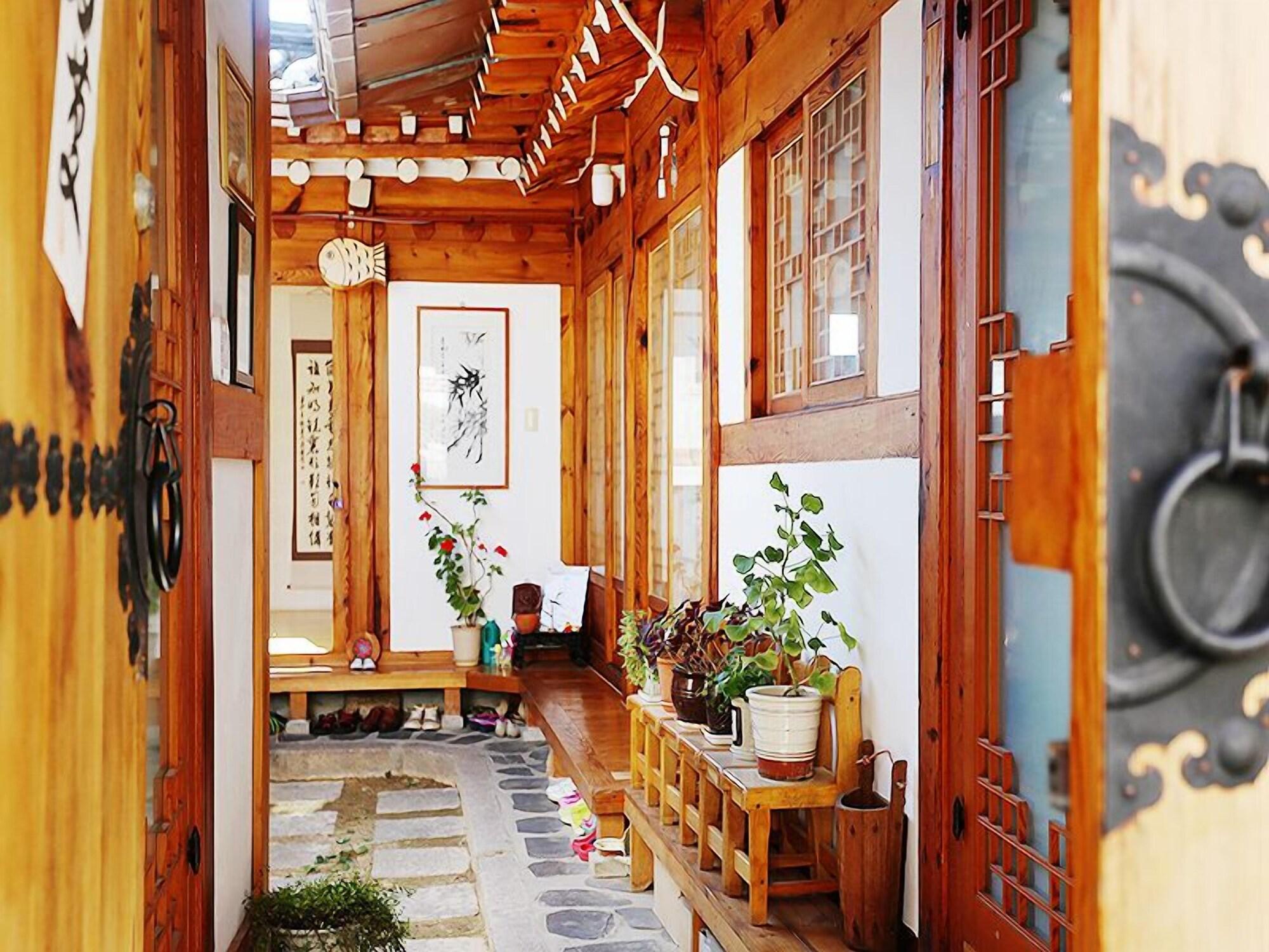 Vista Lobby Inwoo House