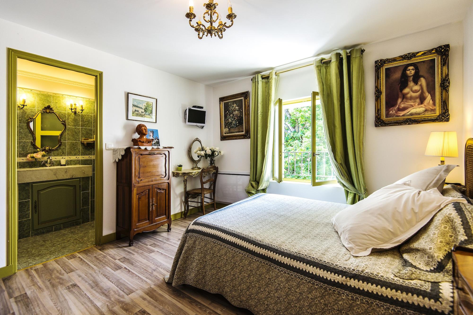 Varios Le Petit Domaine de Bois Avril