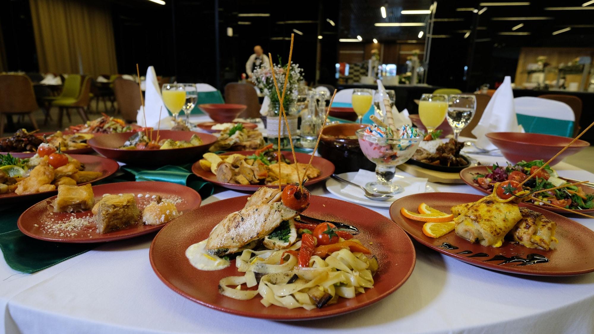 Restaurant Hotel Hills Congress & Termal Spa Resort