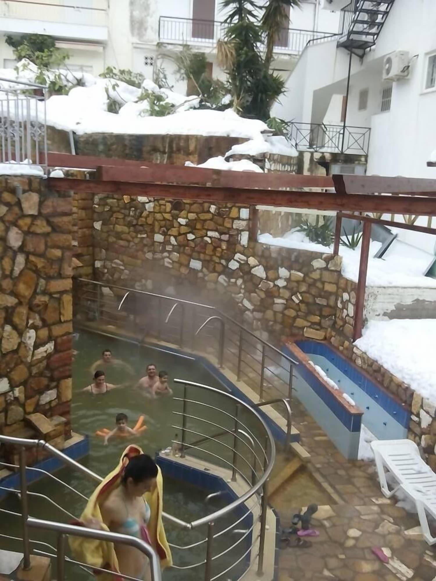 Vista Piscina 9 Queens Spa Hotel