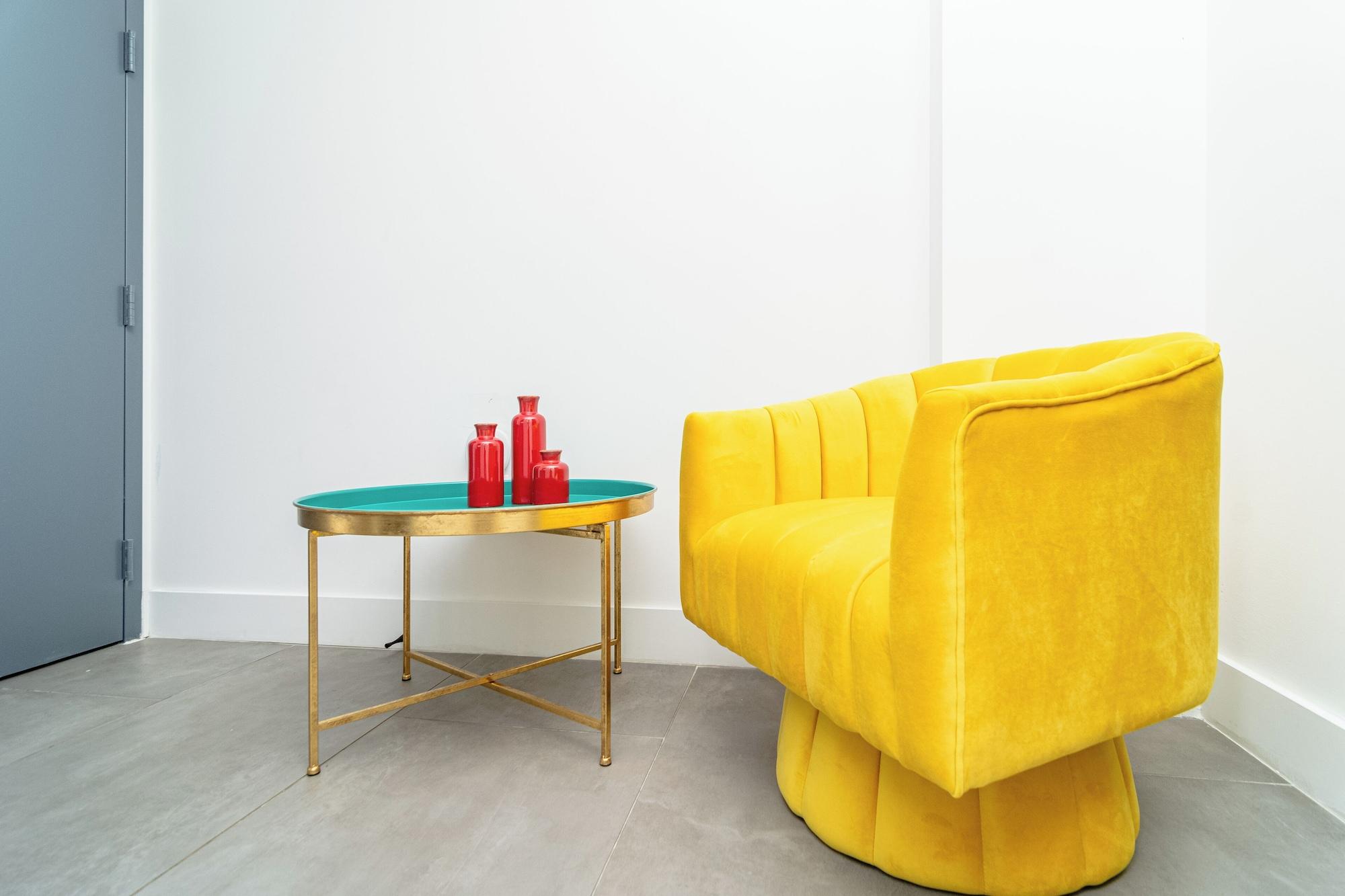 Varios Metro Park Hotel