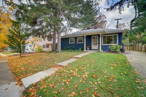 Alquiler Vacacional - Ann Arbor Home w/ Deck, 2 Mi to Michigan Stadium!