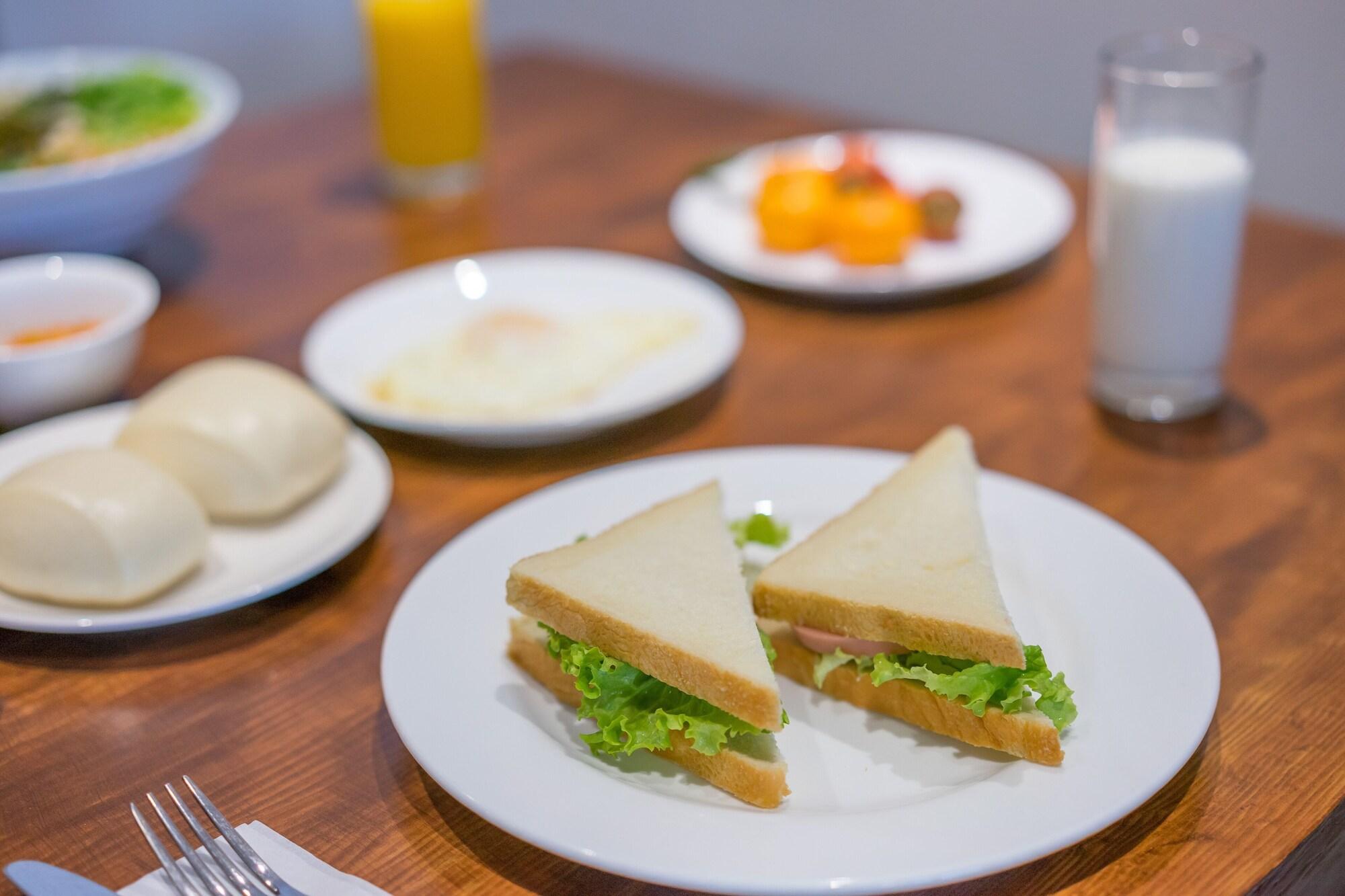 Restaurant Lize Graceland Artistic Suite Inn