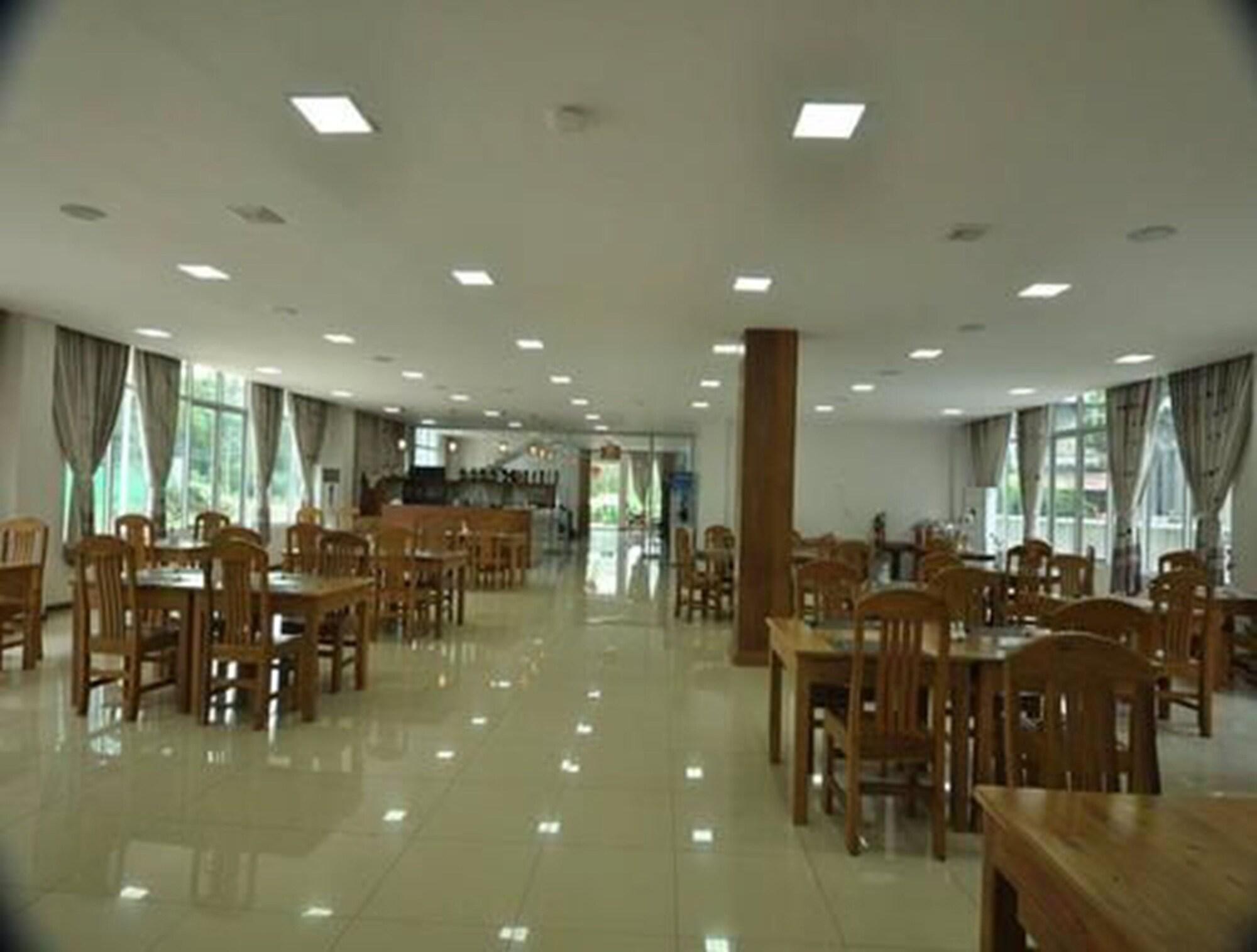 Restaurant Taw Win Yadanar Hotel