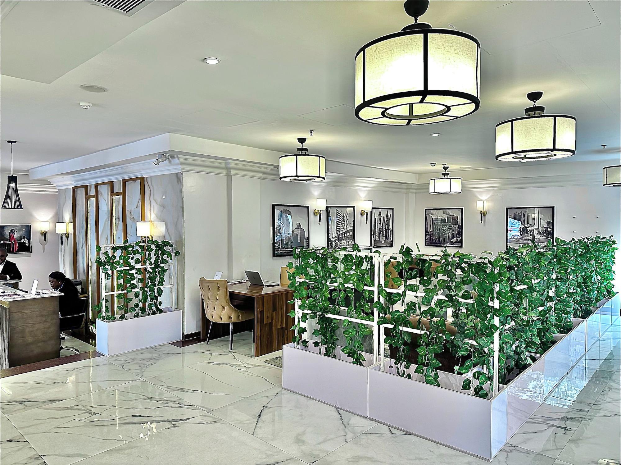 Vista Lobby Victoria Crown Plaza Hotel