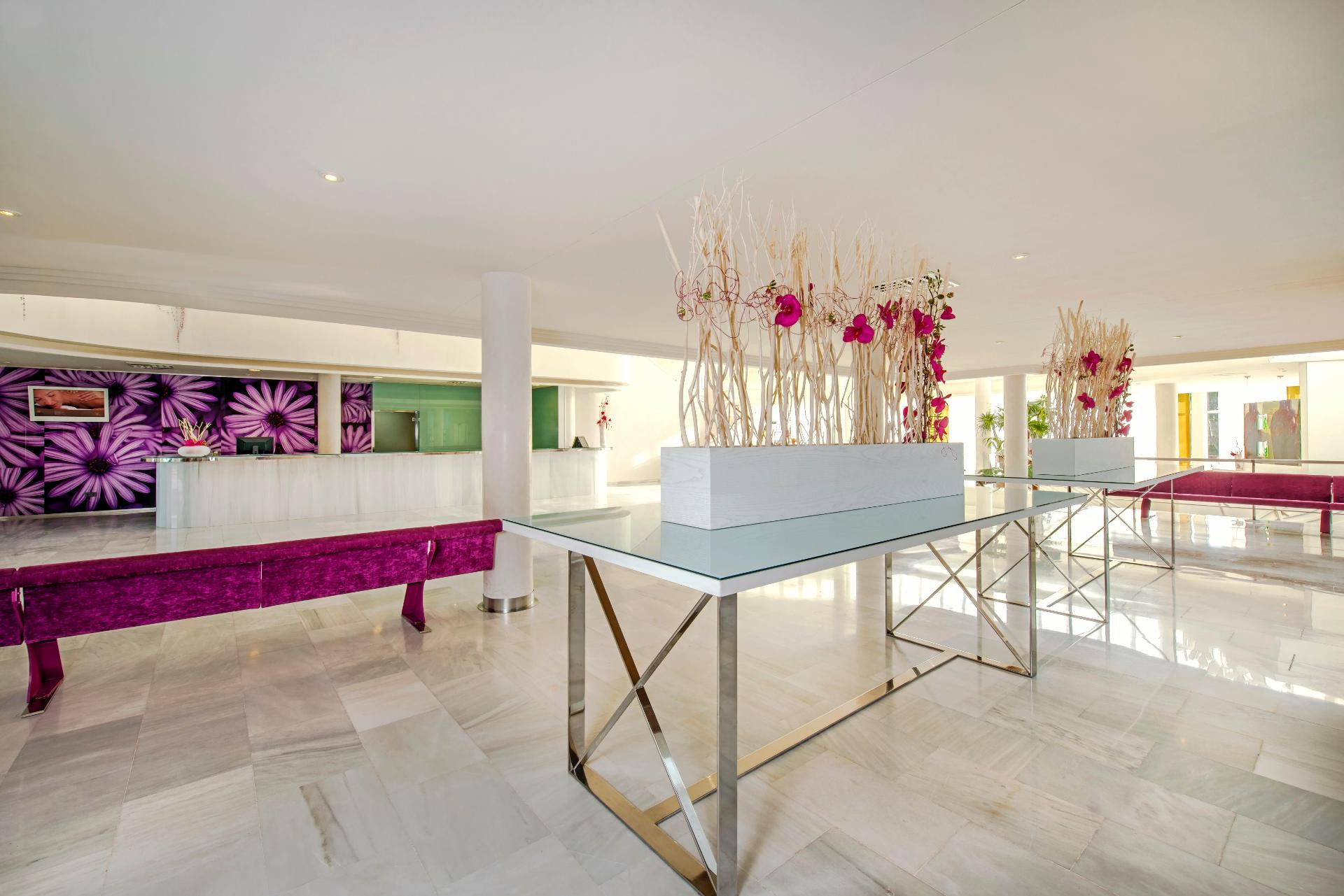 Vista Lobby Iberostar Waves Club Cala Barca