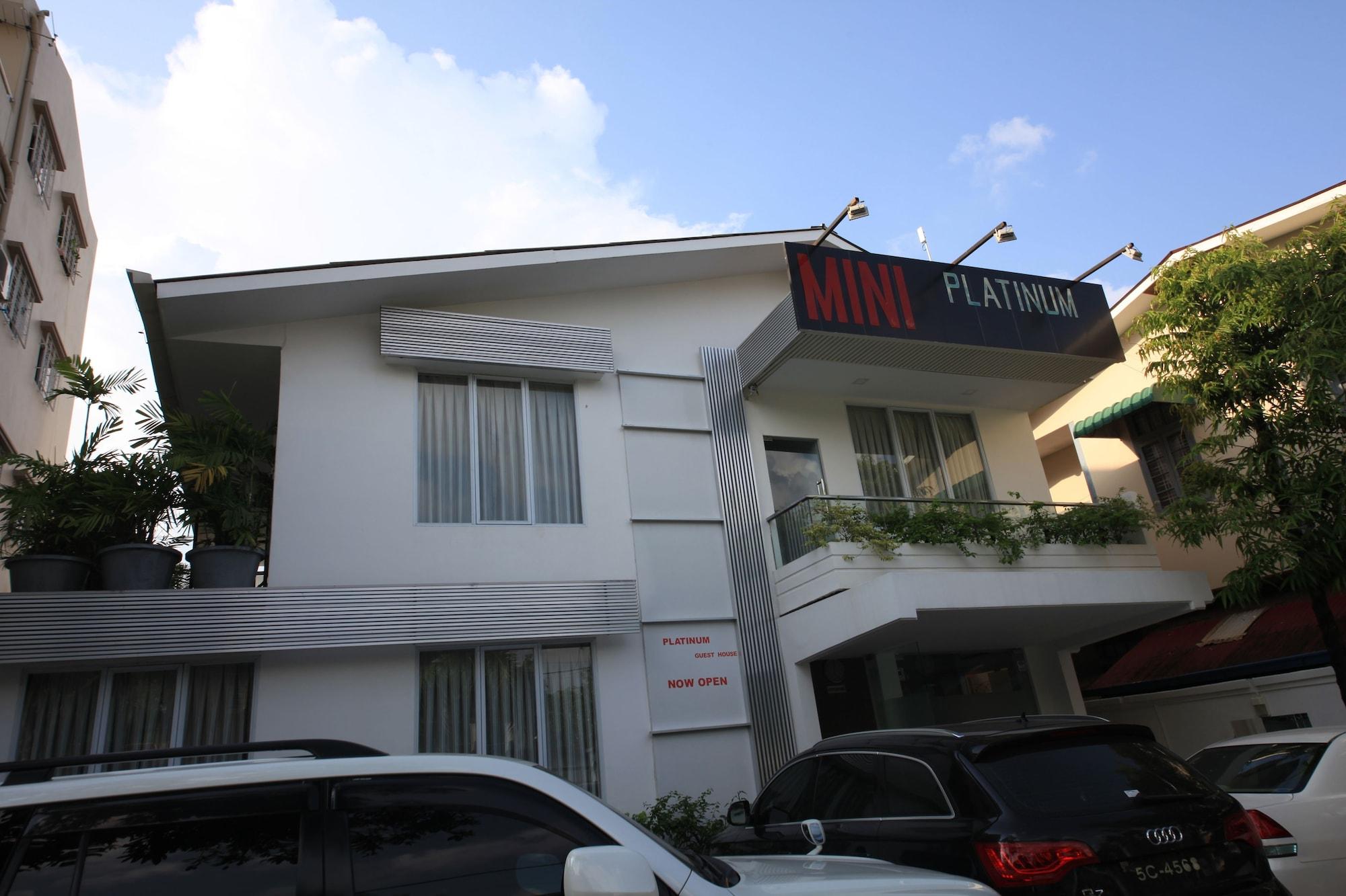 Vista Exterior Mini Platinum Hotel