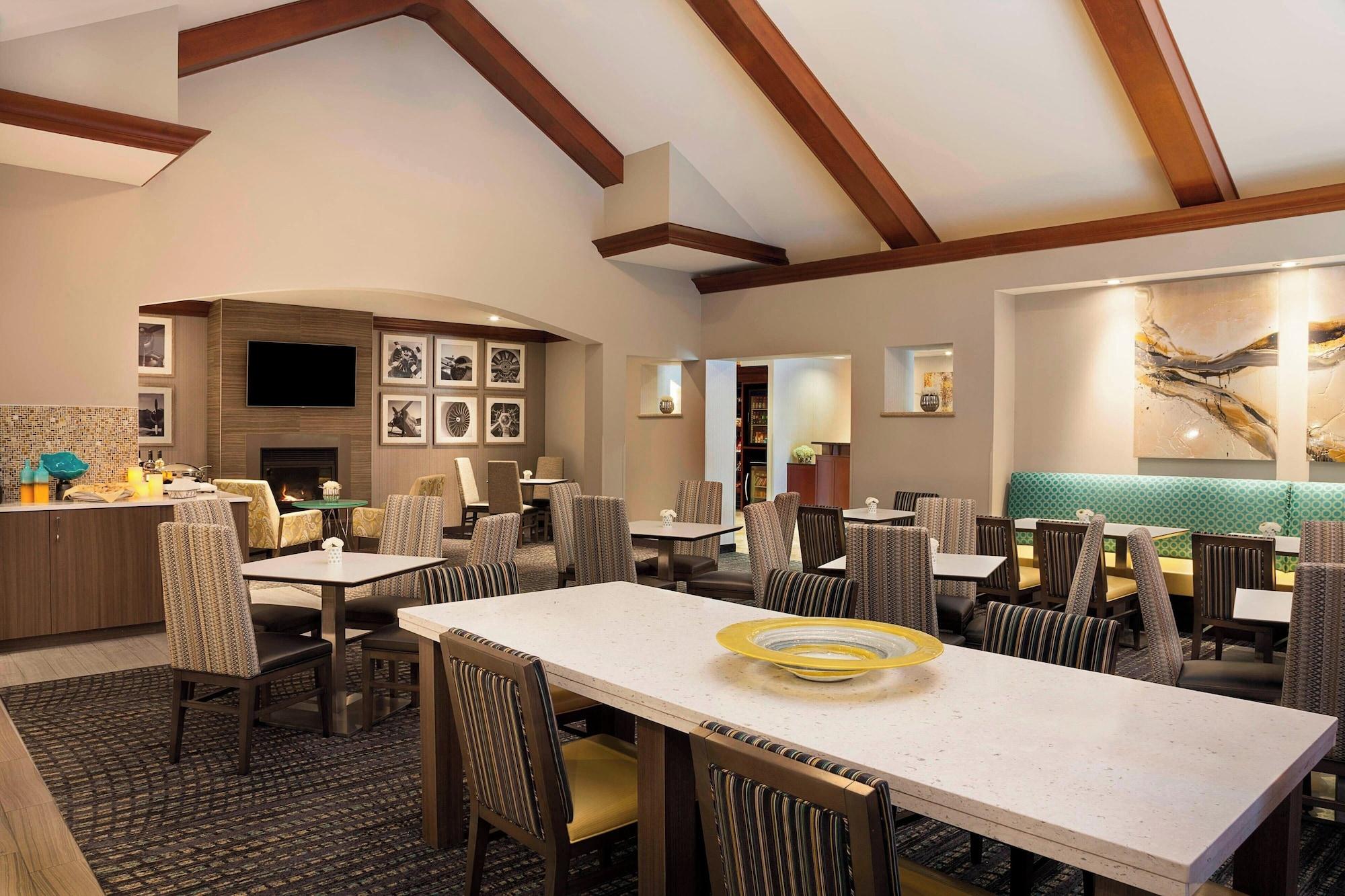 Restaurant Residence Inn by Marriott Toronto Airport