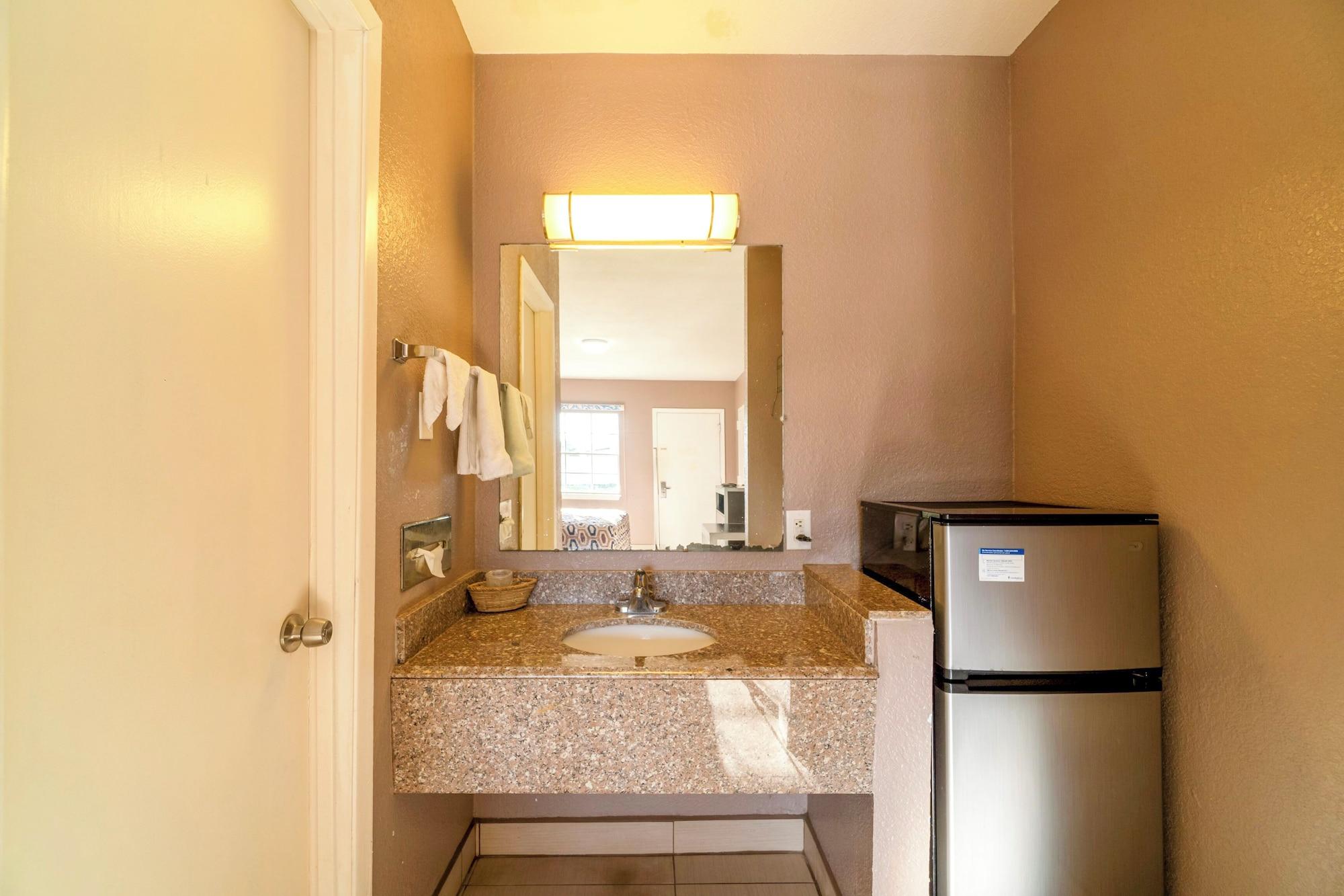 Equipamiento de Habitación Woodfield Inn & Suites Hotel O, Yoakum TX 111