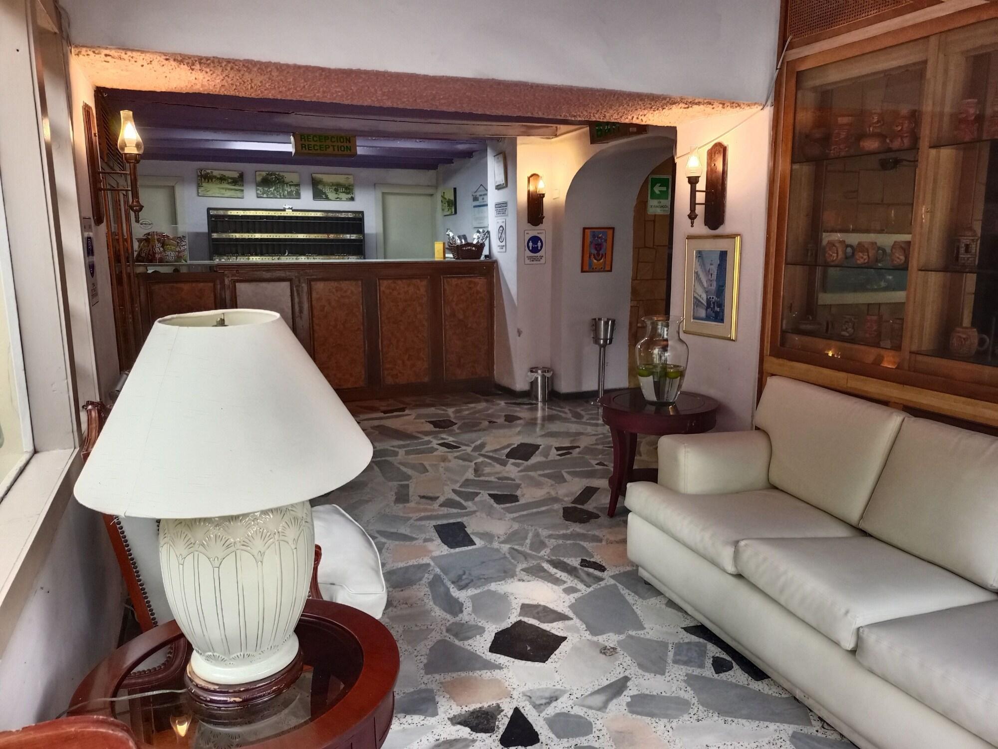 Vista Lobby Hotel California Pacho