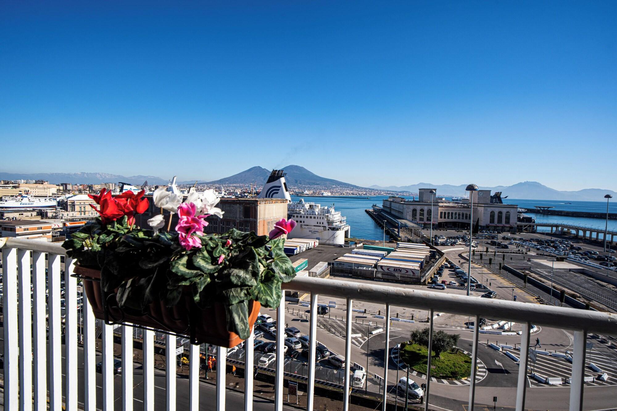 Varios Skyhouse Beverello