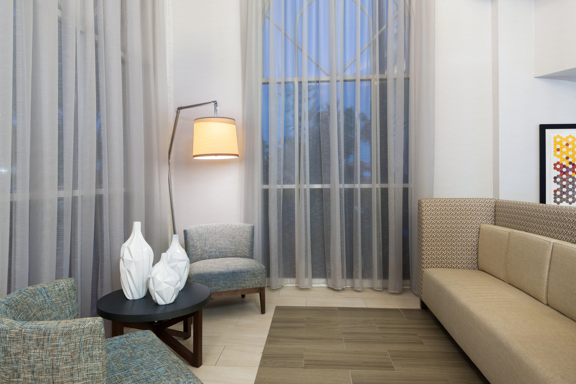 Vista Lobby Holiday Inn Express Miami Airport Doral Area by IHG