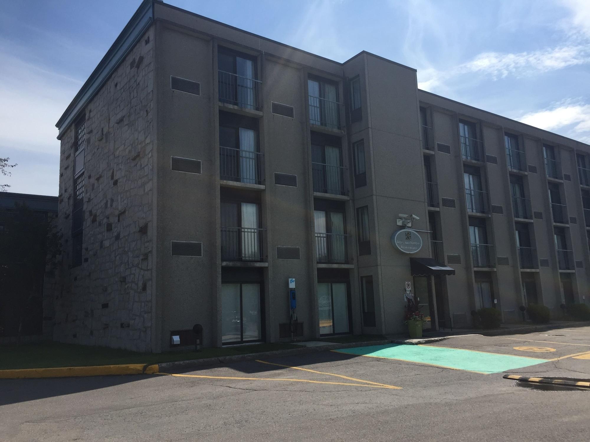 Vista Exterior La Saguenéenne - Hôtel et Centre de Congrès