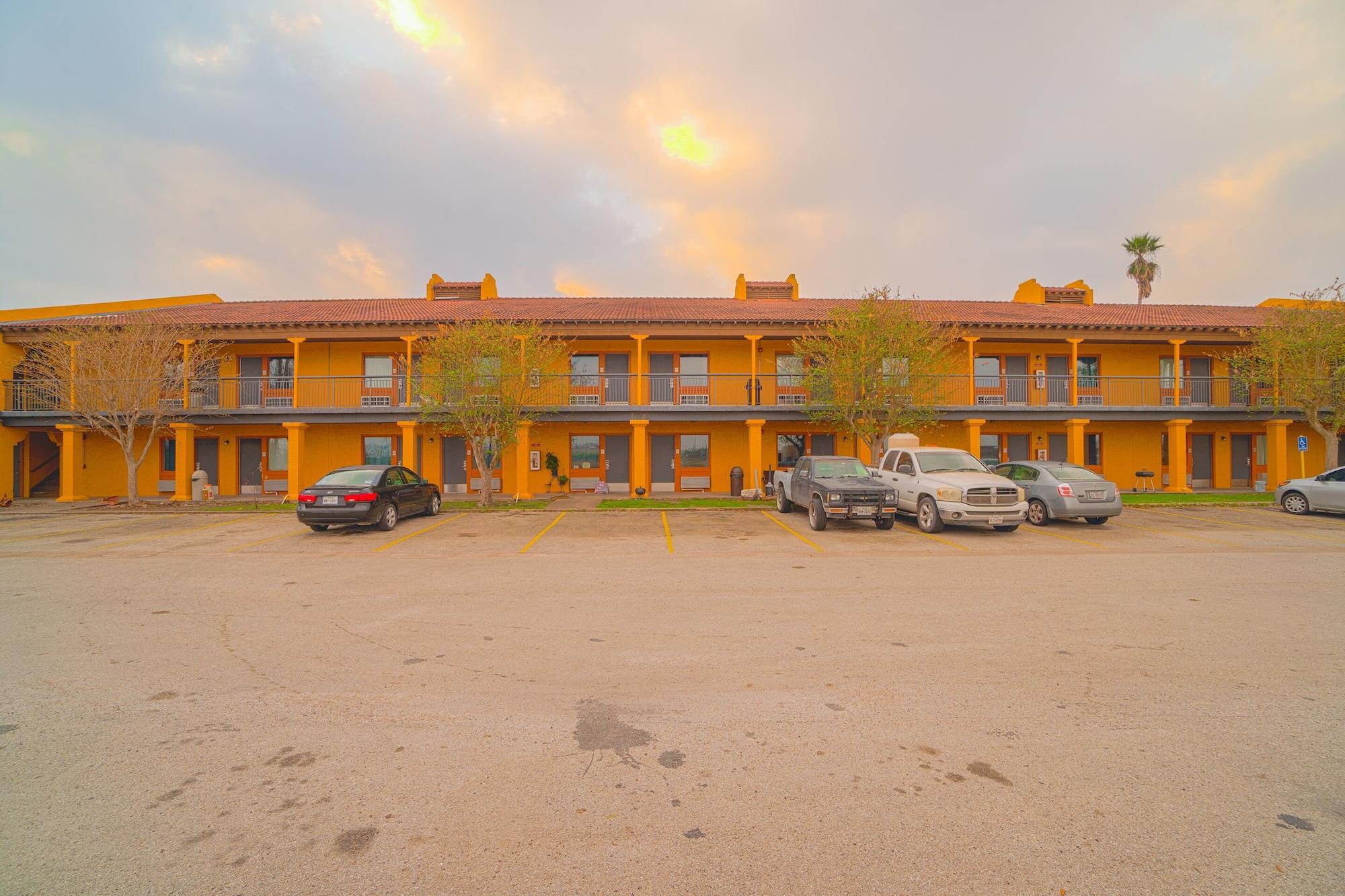 Vista Exterior OYO Hotel Kingsville Hwy 77