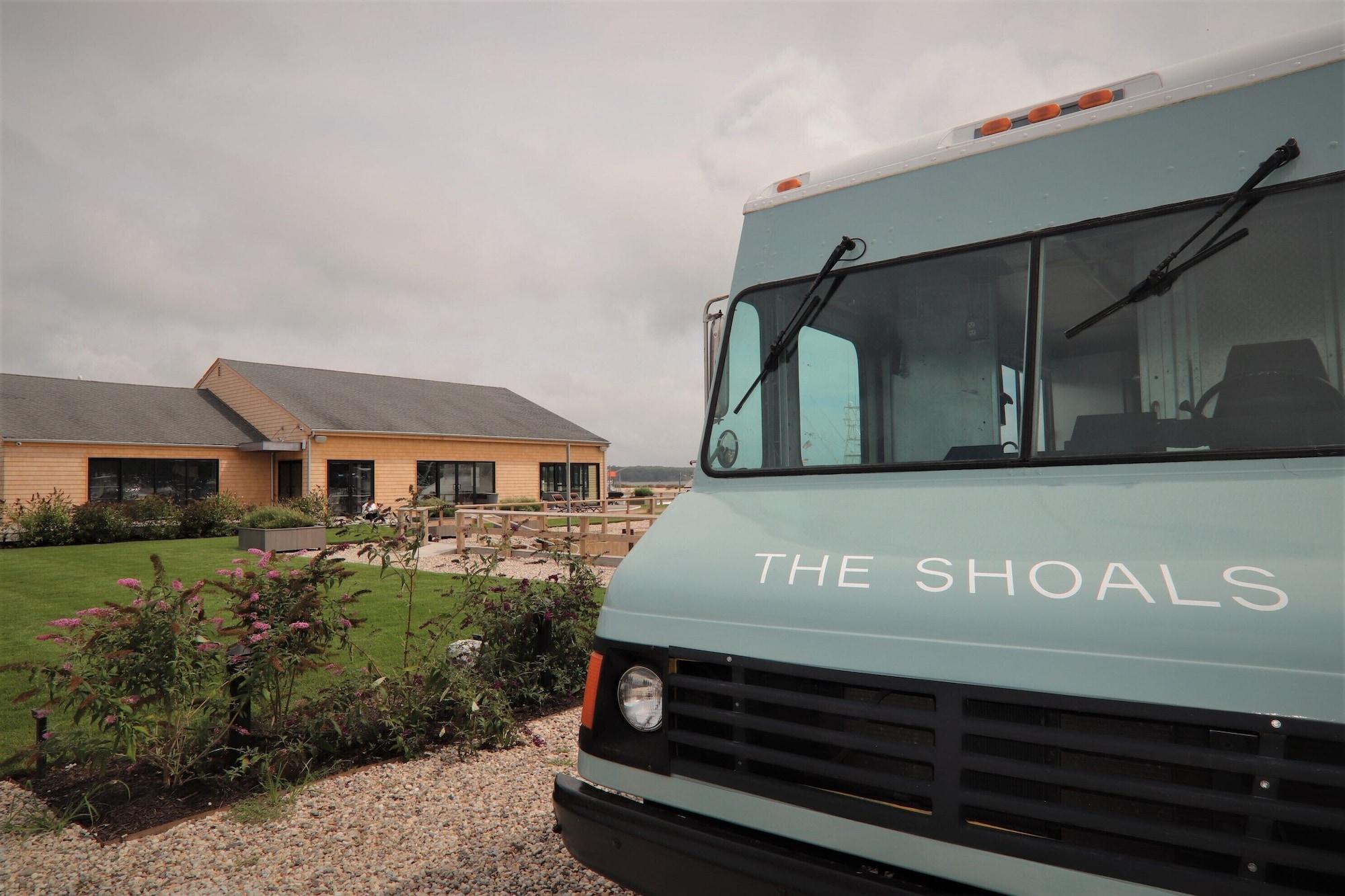 Restaurant The Shoals Suites and Slips
