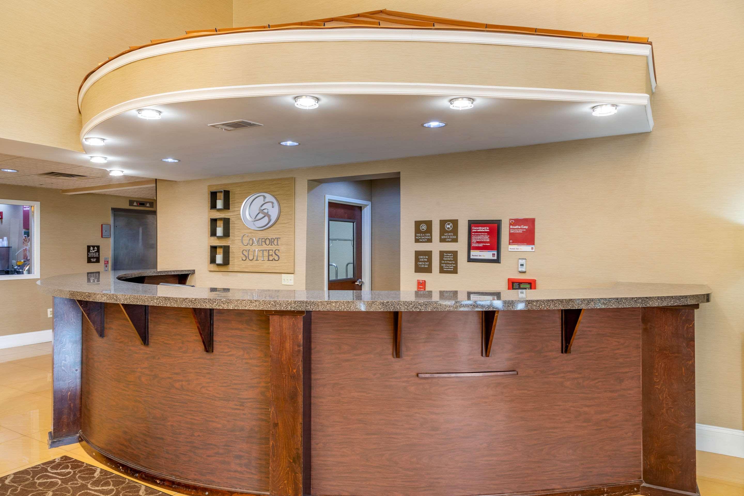 Vista Lobby Comfort Suites Savannah Gateway I-95