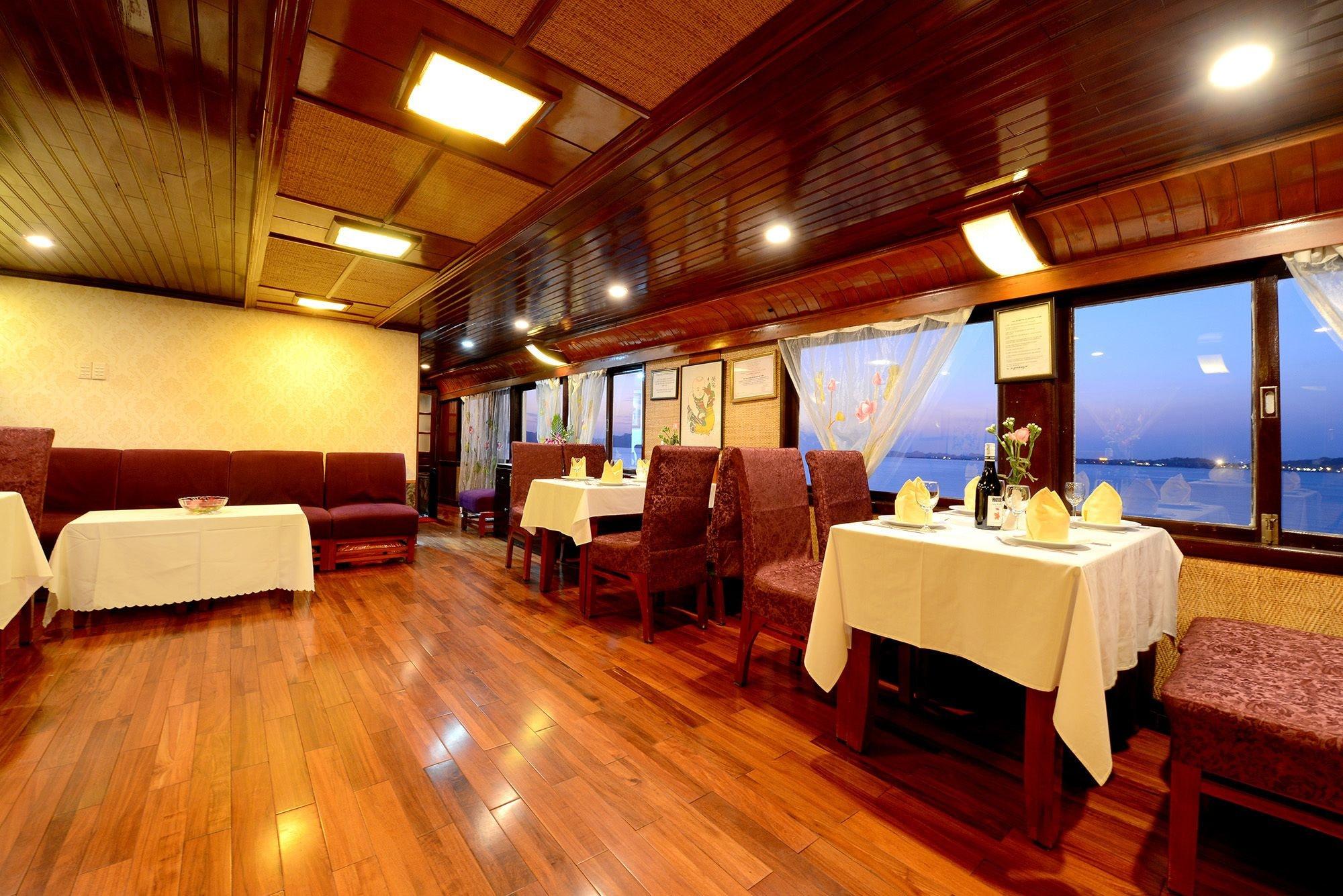 Bar/Salón Imperial Classic Cruise Halong