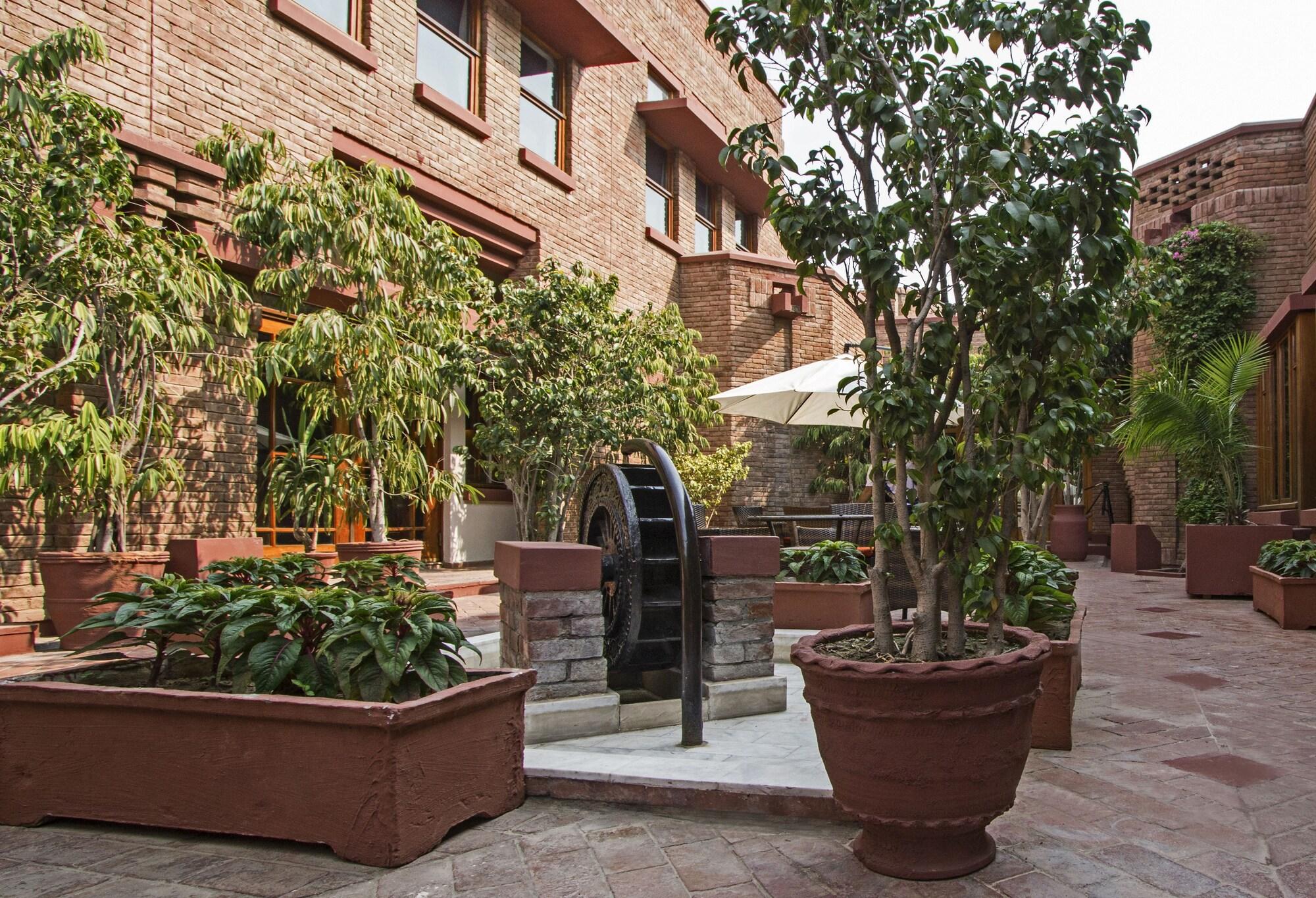 Restaurant Faisalabad Serena Hotel