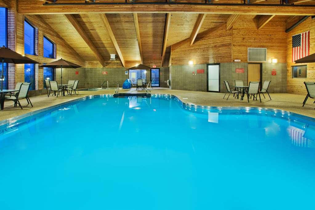 Vista Piscina AmericInn by Wyndham Aberdeen - Event Center
