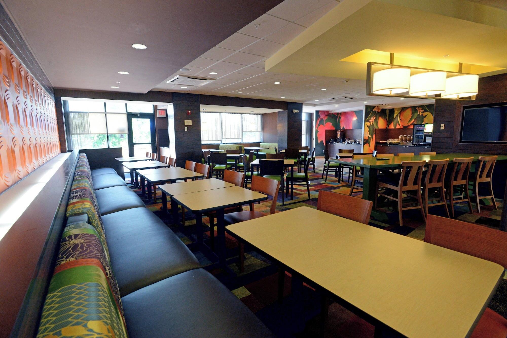 Restaurant Fairfield Inn & Suites Bowling Green