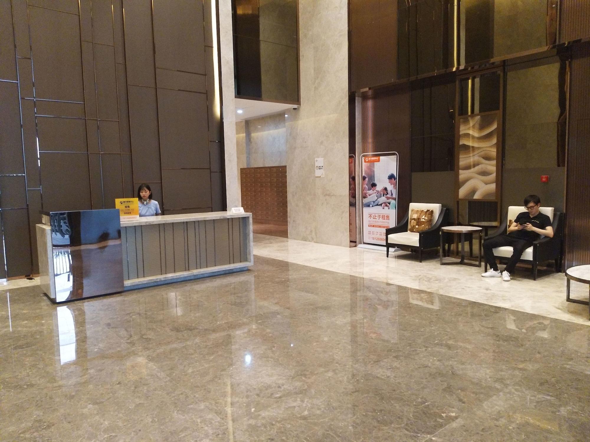 Vista Lobby Manhattan Langde Apartment