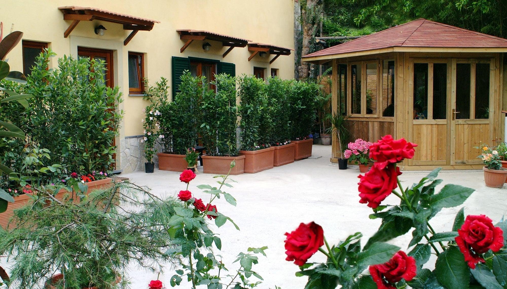 Vista Exterior Il Roseto Resort