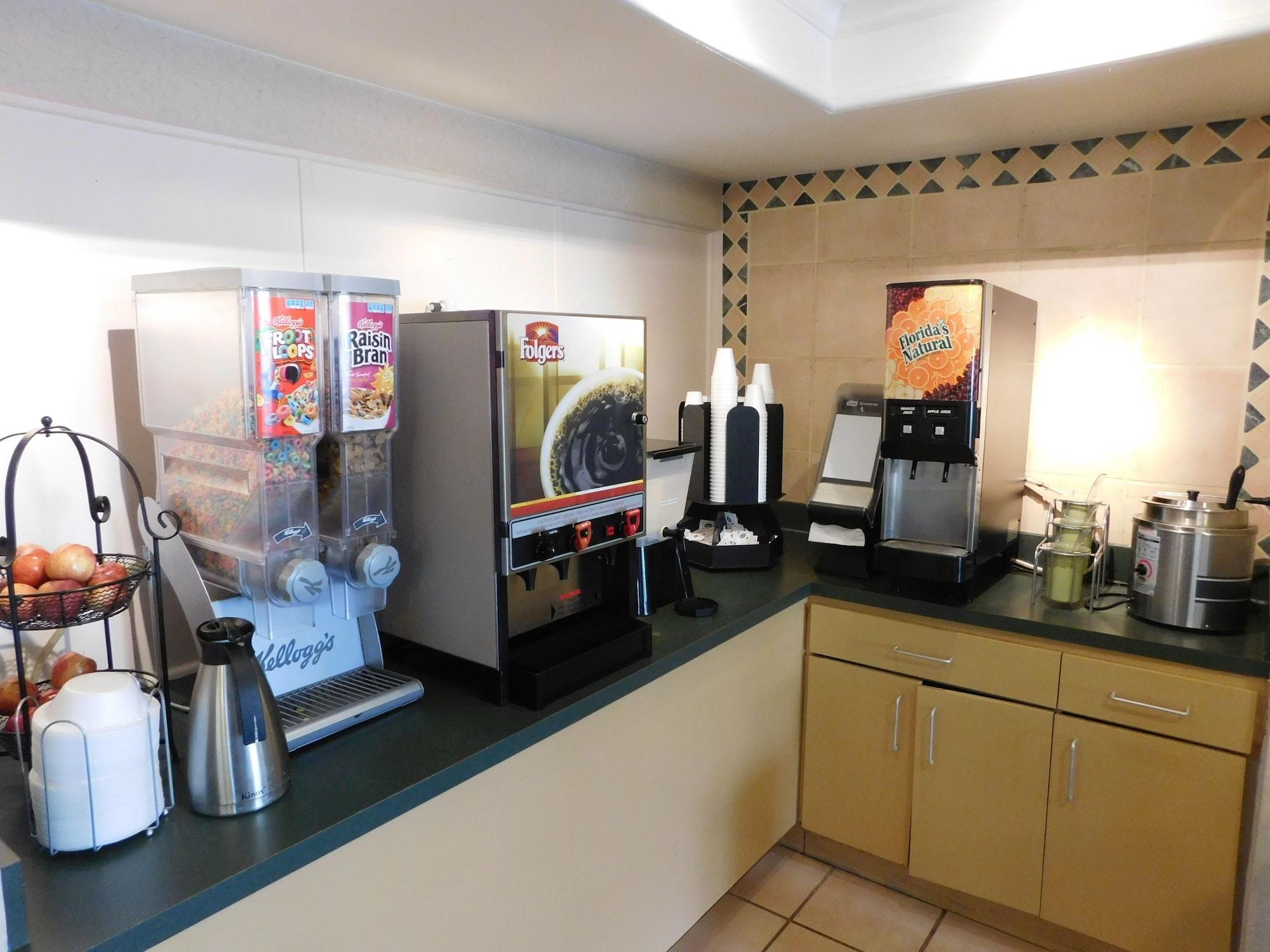Restaurant Days Inn & Suites by Wyndham Arlington Heights