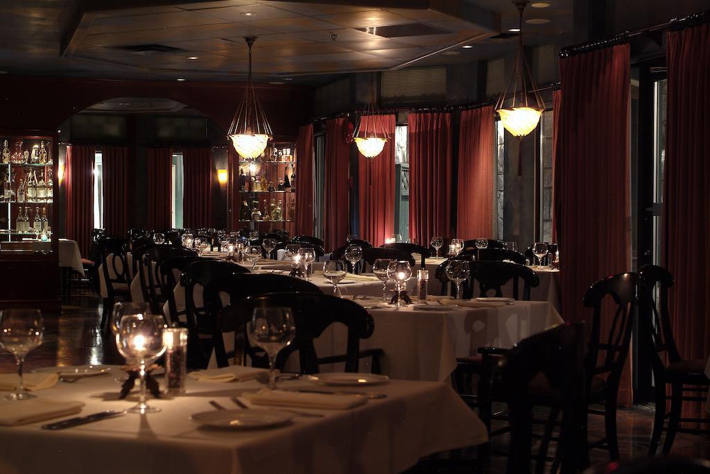 Restaurant Pinnacle Hotel Whistler Village