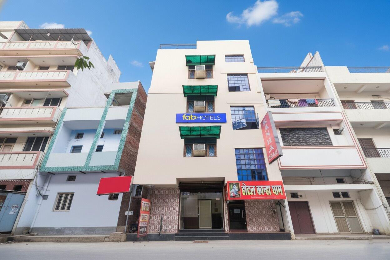 Vista Exterior Fabexpress Kanha Dham