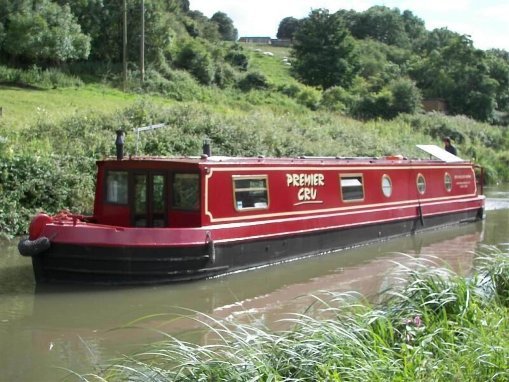 Varios The Cru Houseboats