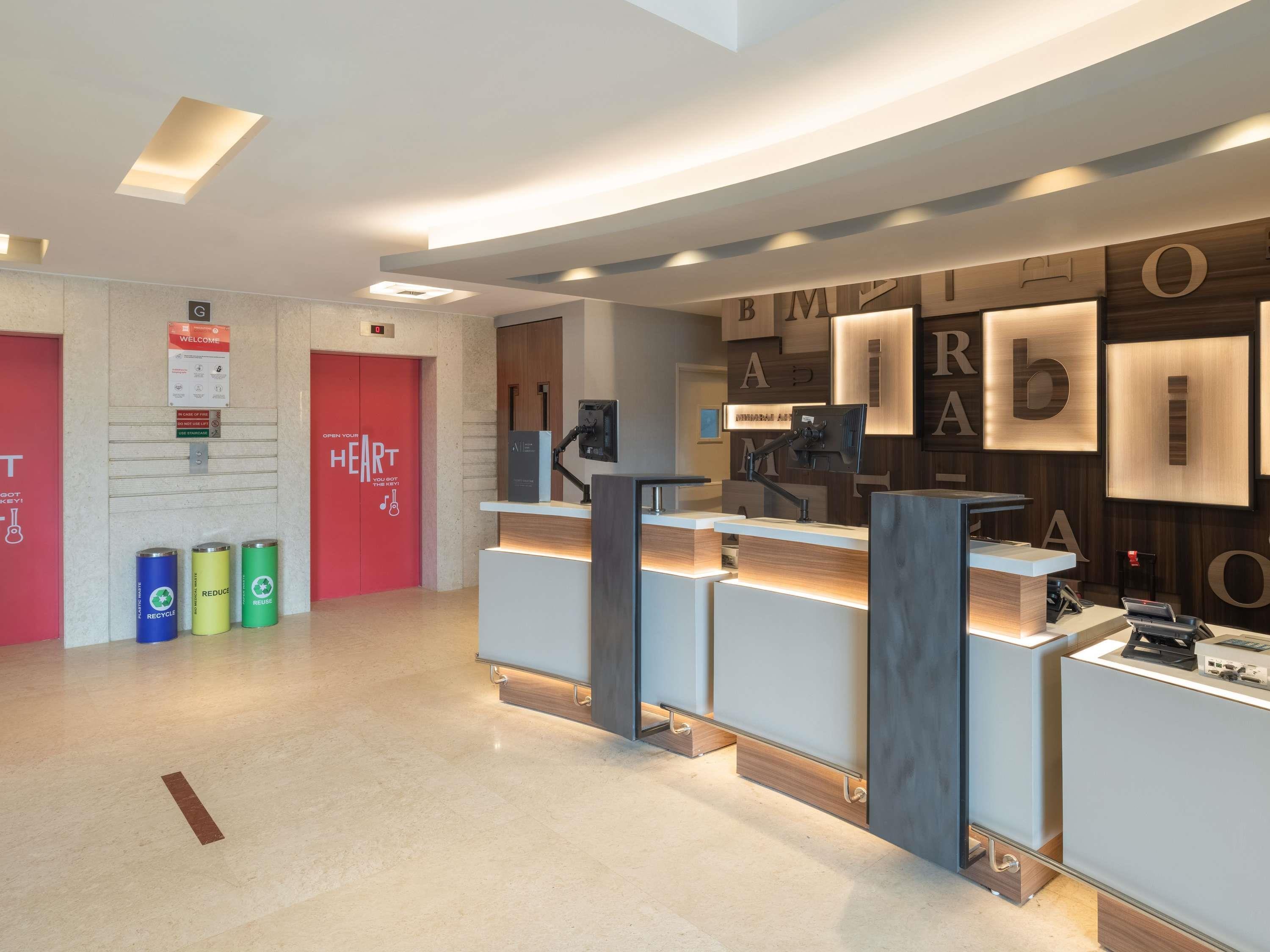 Vista Exterior ibis Mumbai Airport Hotel