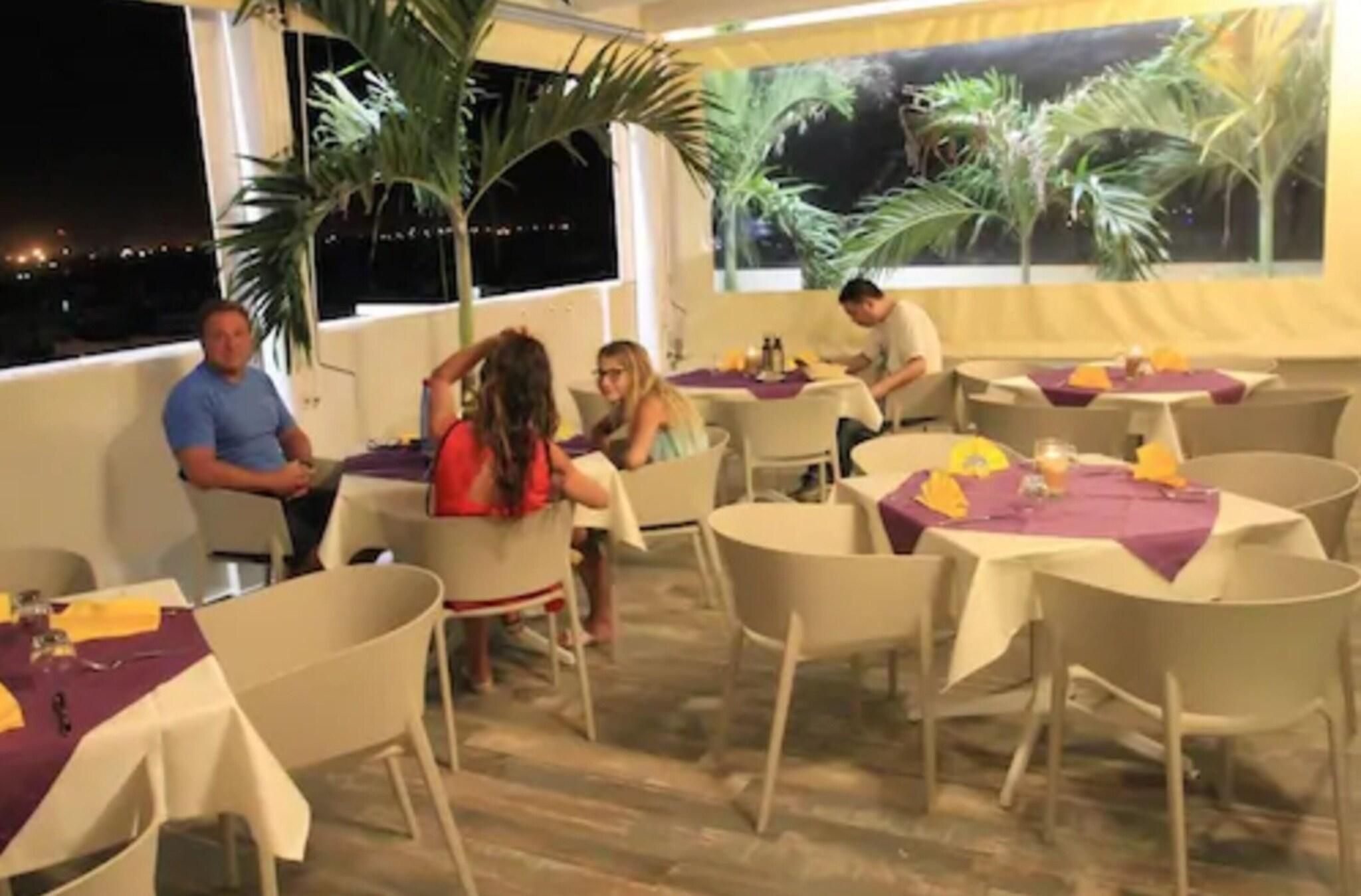 Bar/Salón International Hotel Dakar