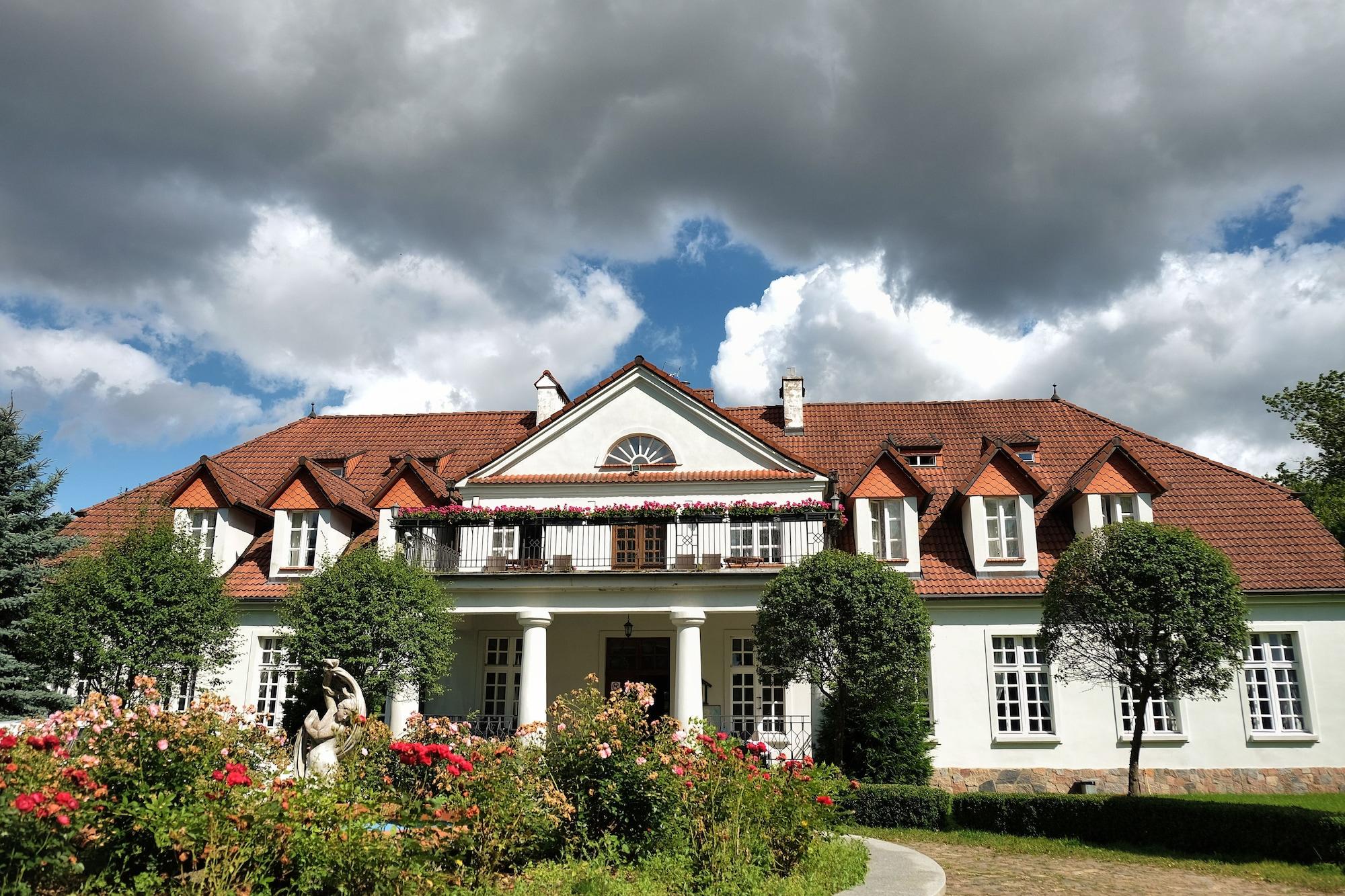 Vista Exterior Dwór w Bychowie