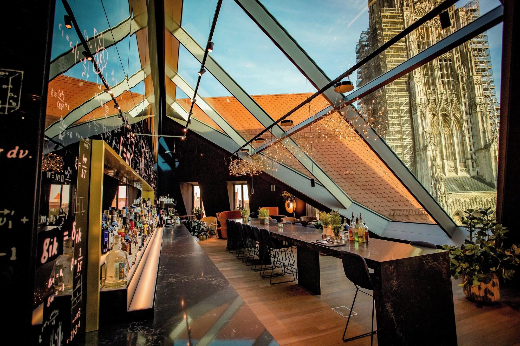 Bar/Salón Motel One Ulm