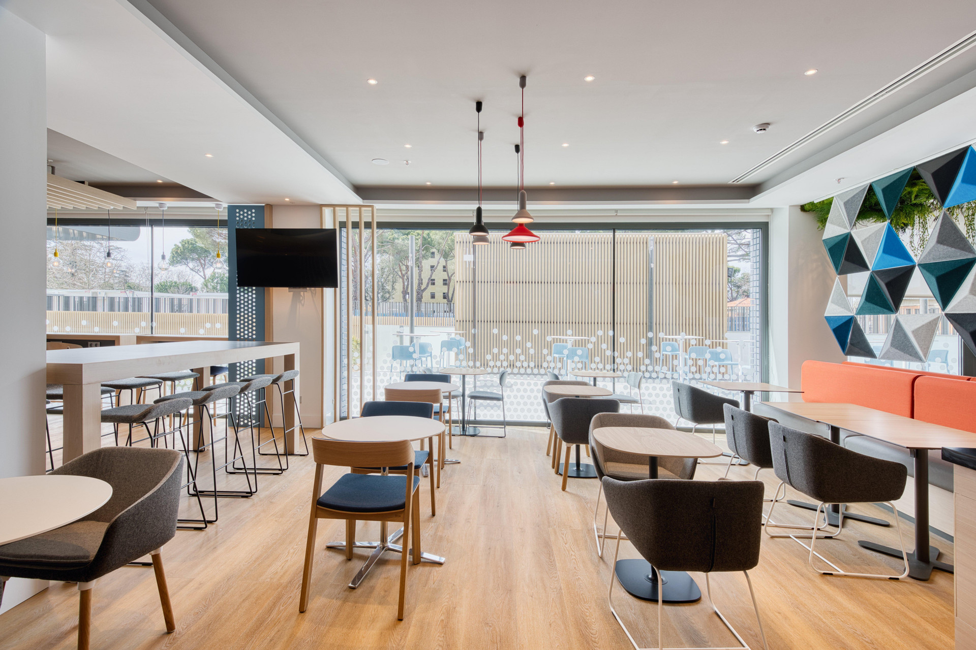 Restaurant Holiday Inn Express Madrid Airport by IHG