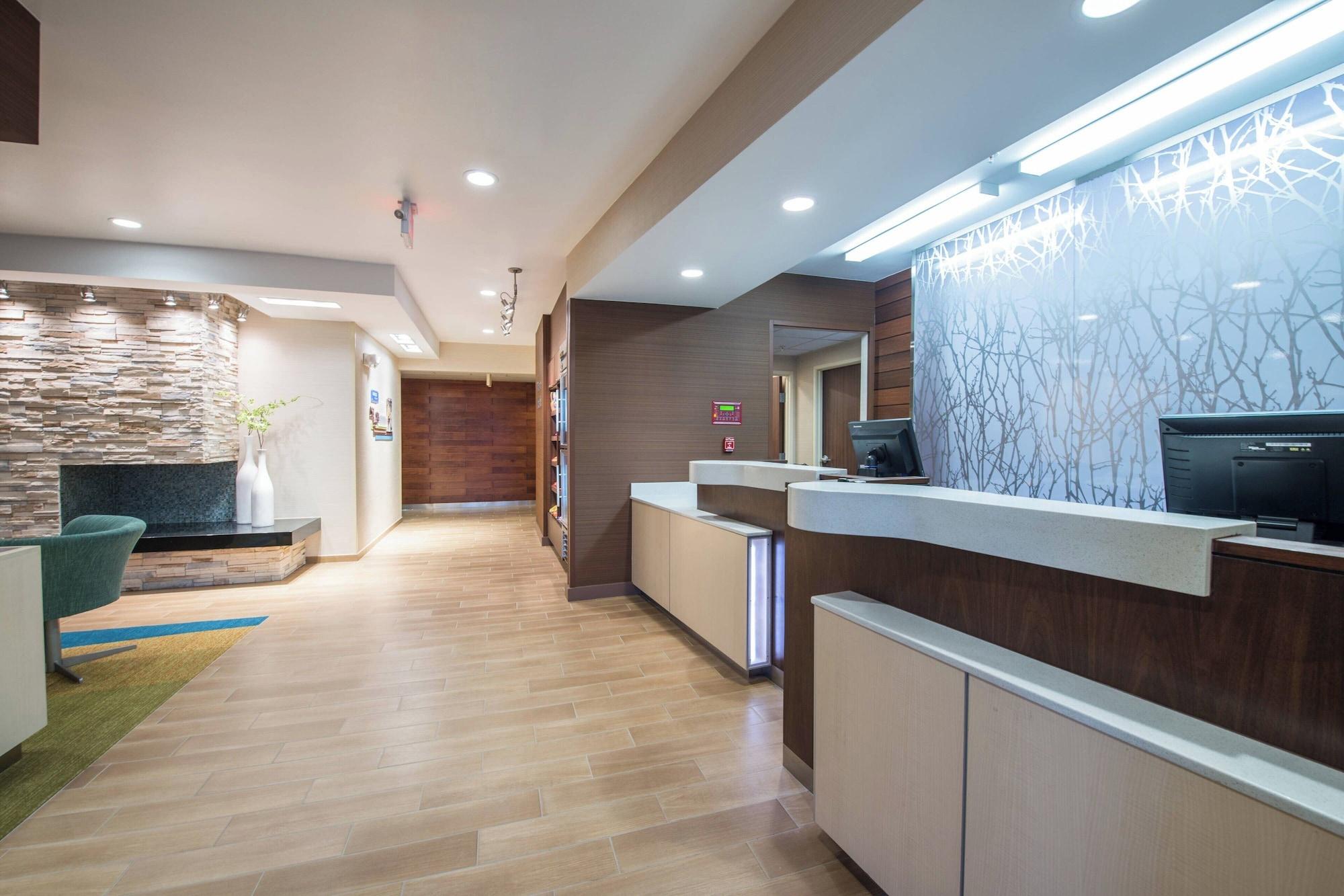 Vista Lobby Fairfield Inn & Suites by Marriott Dallas Lewisville