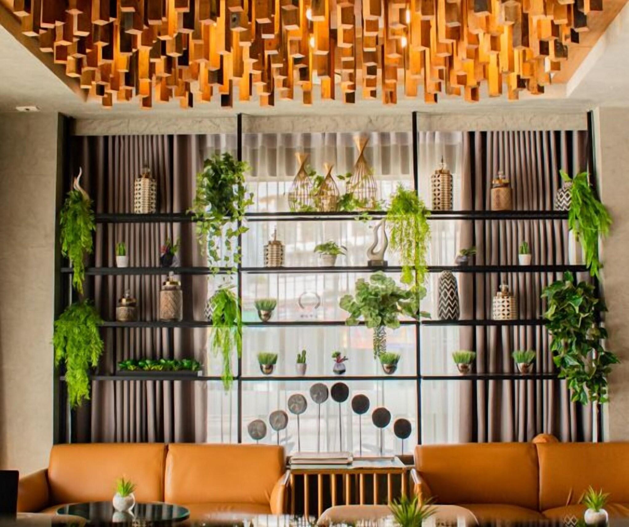 Vista Lobby Ironwood Hotel