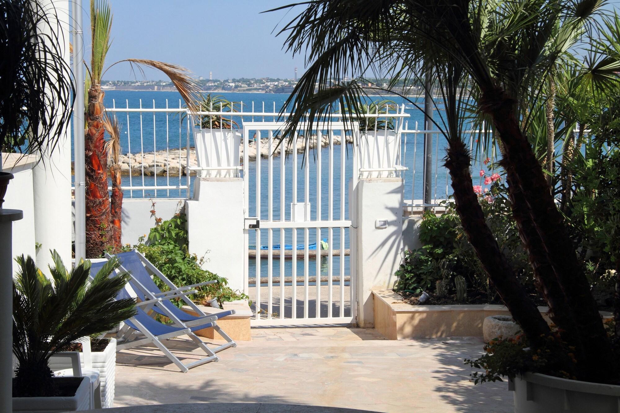 Vista Exterior La Bella Trani Suites And B B