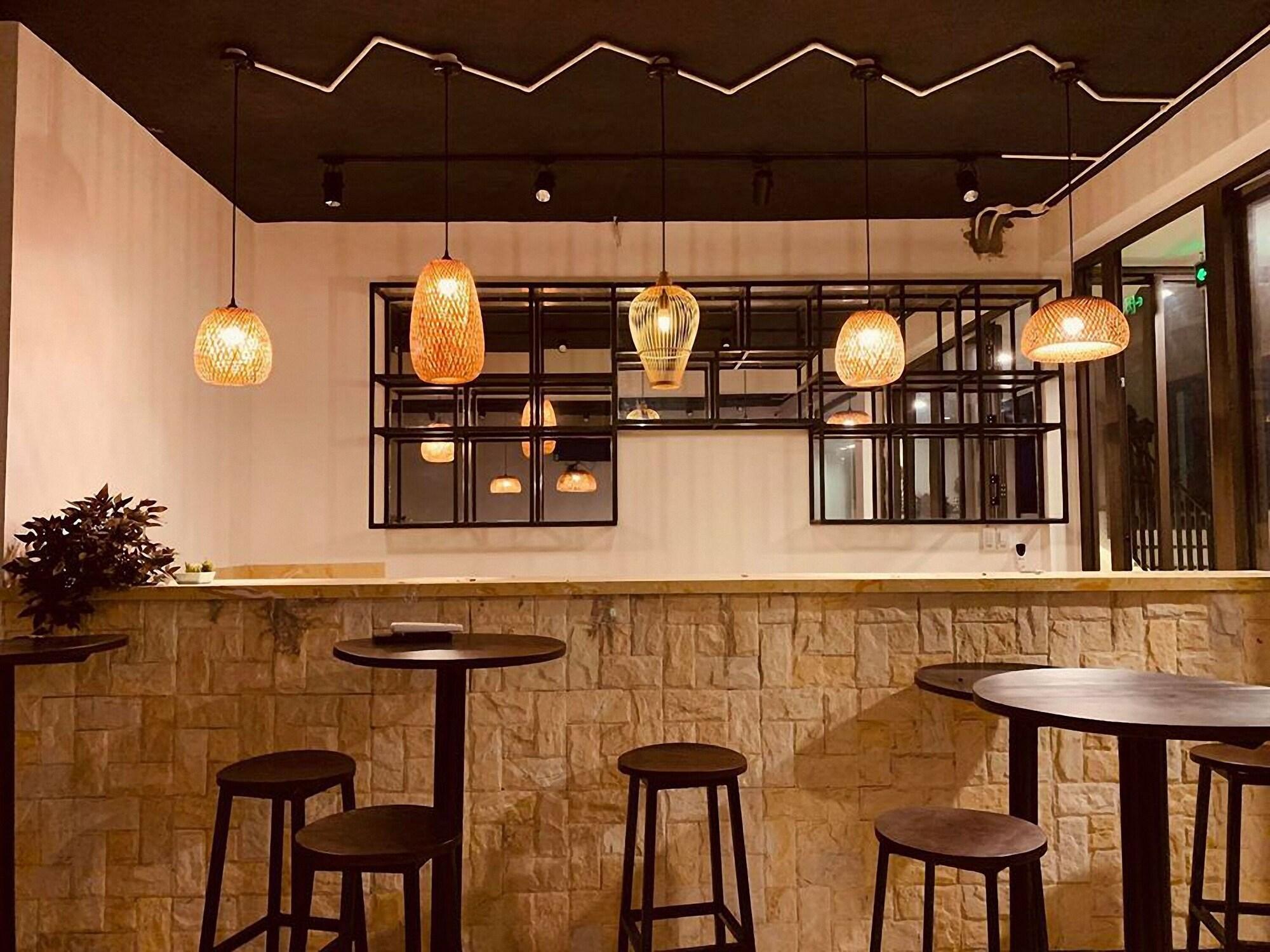 Bar/Salón Eros Villa Hoi An