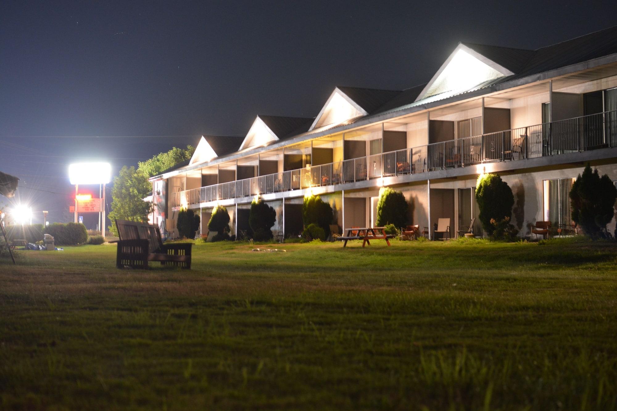 Varios Monashee Motel