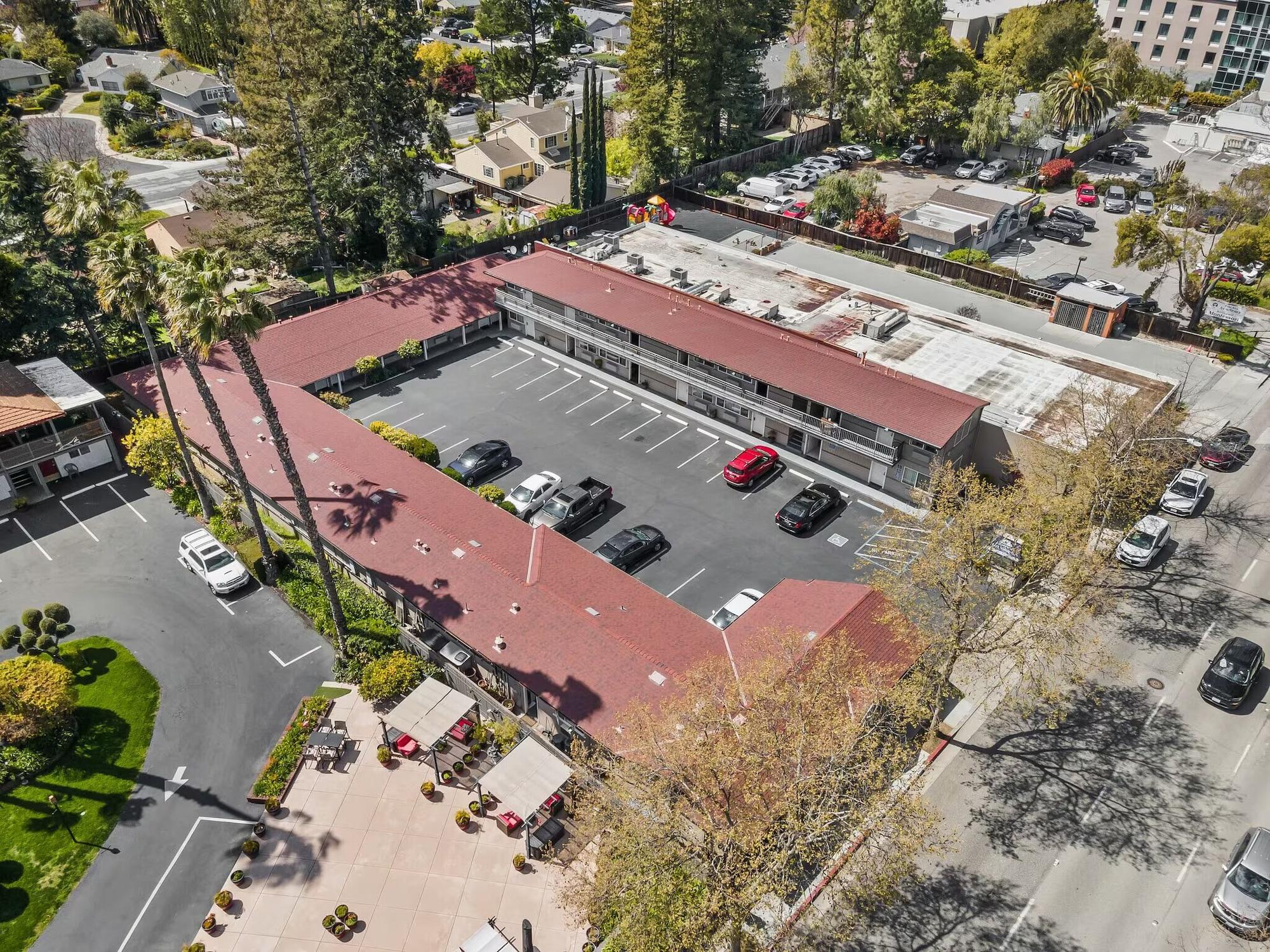 Vista Exterior Americas Best Value Inn Sky Ranch Palo Alto
