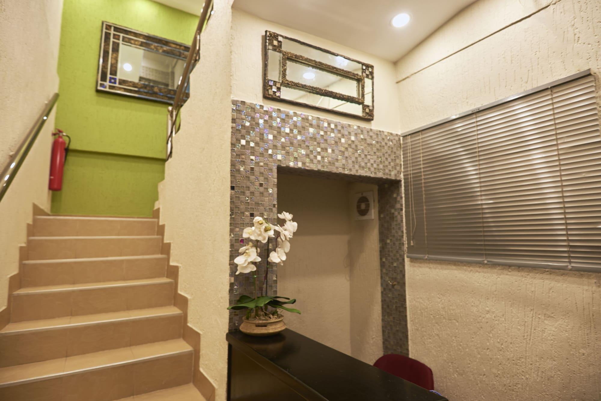 Vista Lobby The Ritzz Exclusive Guest House