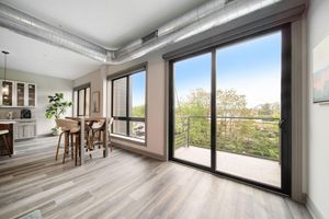 Alquiler Vacacional - Luxury Downtown Apartment, 2-Bed 2-Bath with Balcony Overlooking the River!