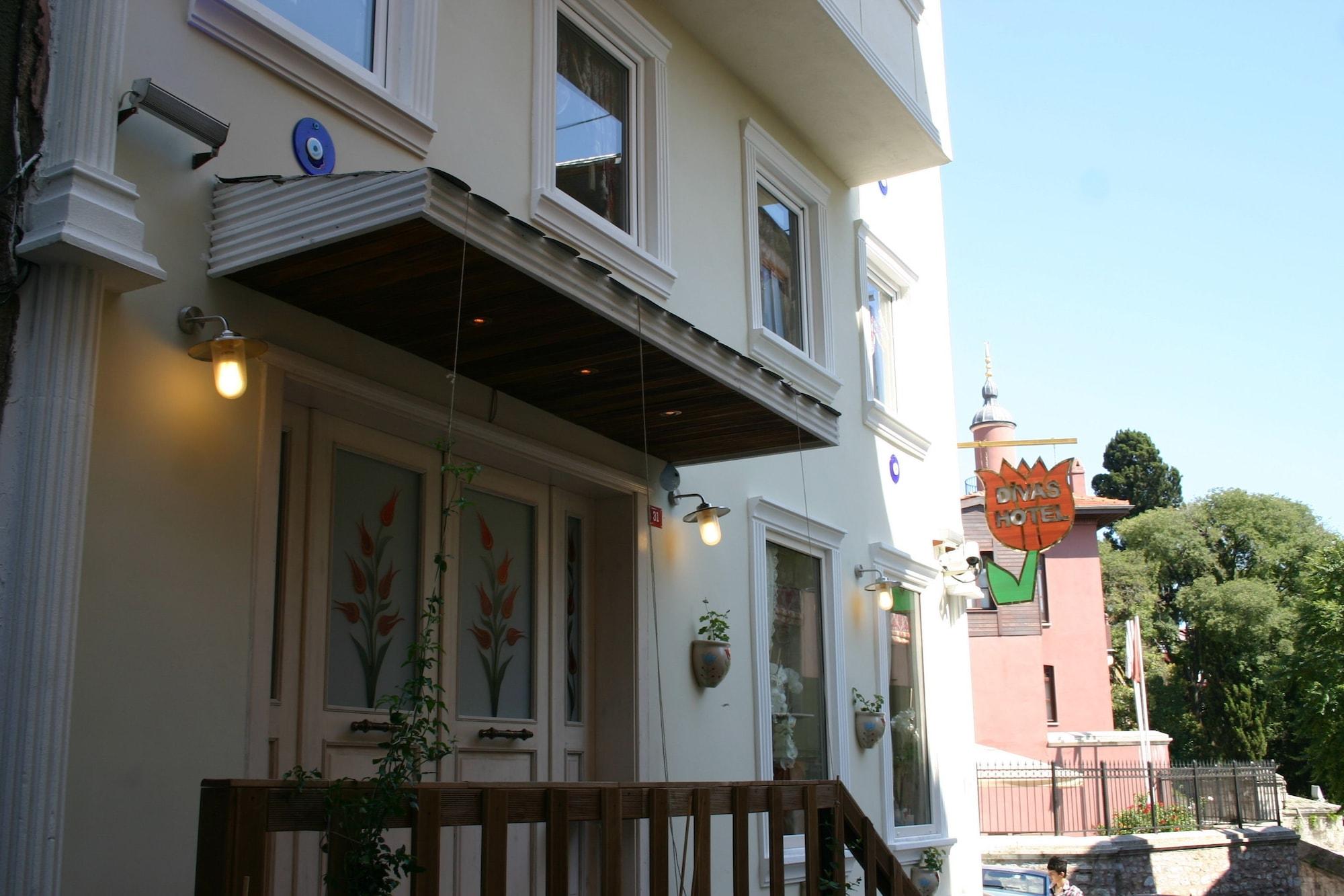 Vista Exterior Divas Hotel